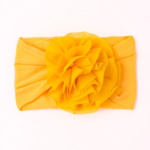 Bandeau bébé en nylon jaune avec une grande fleur plissée en mousseline pour enfant