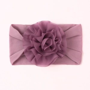 Bandeau bébé en nylon souple avec une fleur en mousseline violet foncé pour nourrissons