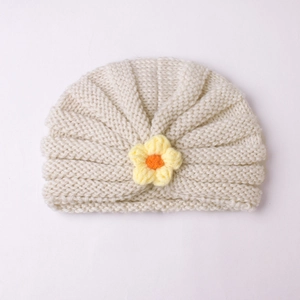 Bonnet en tricot crème pour bébé avec fleur au crochet jaune pour l'hiver