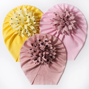 Bonnets turban pour bébé en maille côtelée avec grandes fleurs à pois en jaune et rose