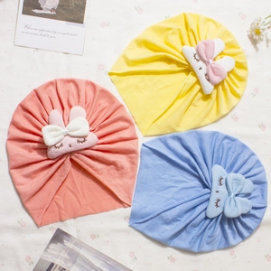 Set di tre turbanti per neonati in cotone con orecchie di coniglio in rosa, giallo e blu