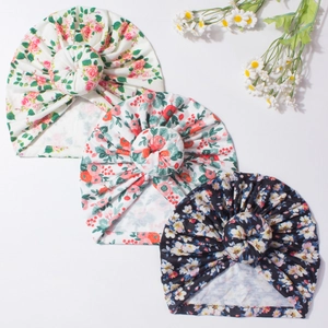 Lot de trois bonnets donut pour bébé avec imprimés floraux en tissu doux et extensible