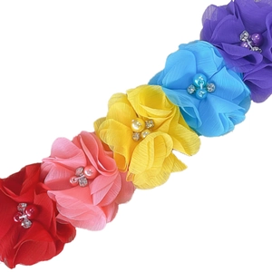 Bandeau pour bébé avec fleurs en mousseline colorées et perles faites à la main