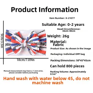 Dettaglio fascia neonata con fiocco a righe rosso blu e stampa leopardata per 0-2 anni