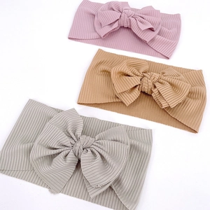 Lot de trois bandeaux à nœuds en maille côtelée pour bébé en rose, jaune et bleu clair