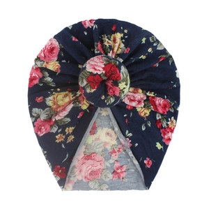 Turbante per neonato blu navy con stampa floreale e grazioso nodo a forma di donut