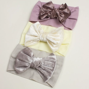 Lot de trois bandeaux bébé avec nœuds en velours couleurs violet, jaune et gris