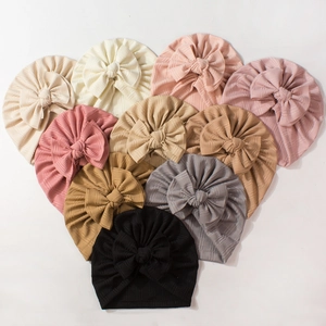 Lot de 10 bonnets bébé en maille gaufrée avec nœud aux couleurs douces Morandi