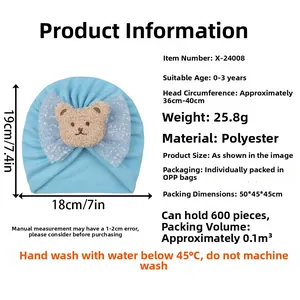 Détail du bonnet turban bleu clair pour bébé avec ours en peluche et nœud pailleté