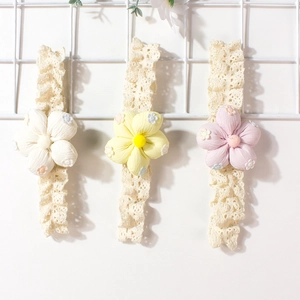 Lot de 3 bandeaux de bébé en dentelle florale en blanc, jaune et rose doux