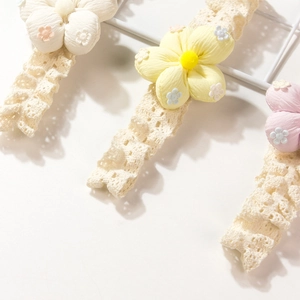 Bandeaux bébé fleurs au crochet en crème, jaune et rose avec broderie dentelle fine