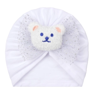 Détail du bonnet turban pour bébé avec nœud en résille pailleté argenté et ours en peluche