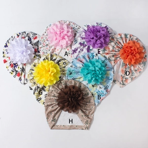 Turbans bébé en maille côtelée avec grandes fleurs en dentelle en huit motifs variés