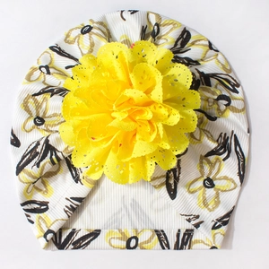 Bonnet turban bébé à imprimé fleuri avec une grande fleur en dentelle jaune en coton