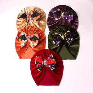Bonnets Halloween pour bébé en velours avec ailes de diable et nœuds citrouille en cinq couleurs