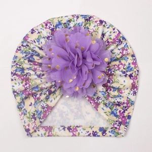 Bonnet turban bébé jaune à fleurs avec grande fleur en mousseline mauve et pois dorés