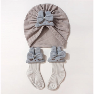 Ensemble bonnet turban et chaussettes bébé avec nœud mignon en rose et crème