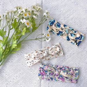 Lot de trois bandeaux pour bébé avec nœuds oreilles de lapin et tissu en maille rayée