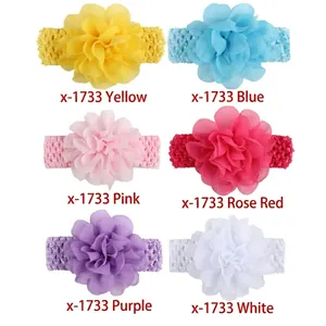 Détail de six bandeaux bébé avec fleurs en mousseline en plusieurs couleurs et crochet élastique