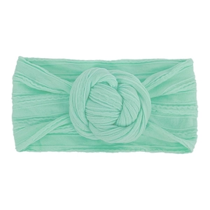 Dettaglio fascia neonata verde menta in morbido nylon a coste con un grande nodo centrale