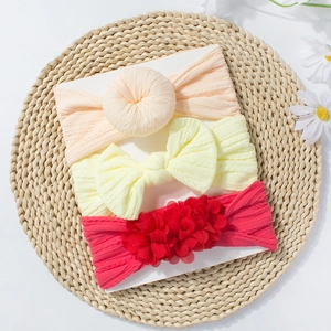 Lot de 3 bandeaux pour bébé avec nœuds et fleurs 3D sur fond en paille tressée