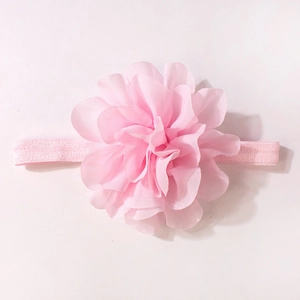 Detail of pink chiffon flower headband for babies with soft elastic shiny ribbon