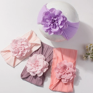 Bandeaux bébé en nylon avec fleurs en nuances variées de rose et violet