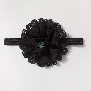 Nahaufnahme von schwarzem Spitzenblumen Baby Stirnband mit elastischem Textilband