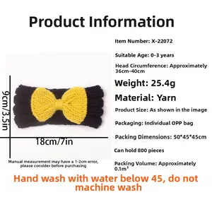 Dettaglio della fascia neonata in maglia con fiocco e indicazioni taglia 36-40cm