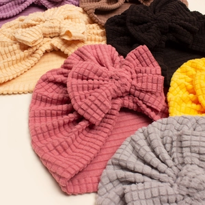 Turbans pour bébé en maille gaufrée avec grands nœuds en couleurs assorties