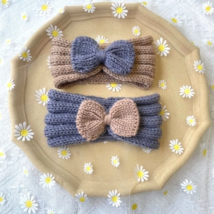 Set di due fasce per capelli in maglia per neonati in kaki e blu-grigio per l'inverno