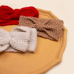 Set di 3 fasce invernali in maglia per neonati con fiocco in rosso, marrone e crema