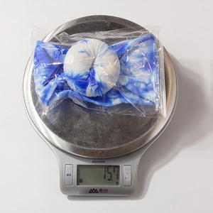 Close-up showing the lightweight design of this gradient blue nylon baby headband at 15.7g