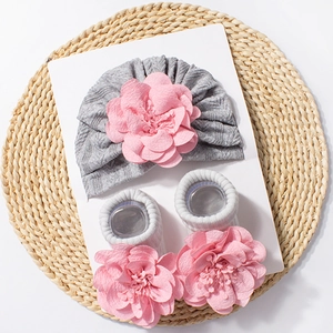 Baby hat and socks set in grey knit with large pink 3D flower decorations