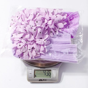 Detail shot showing the lavender baby headband set weighing 43.6g on a digital scale