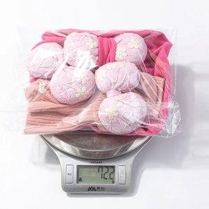 Ensemble bonnet et chaussettes rose pour nouveau-né avec broderie florale pesant 72,2 g
