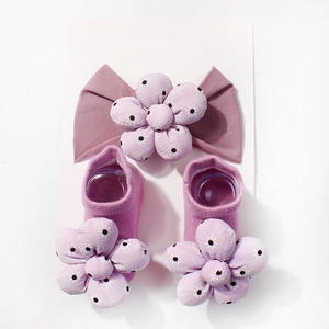 Elastisches Baby-Stirnband und Socken-Set mit großen 3D-Blumen in Lila und Rosa