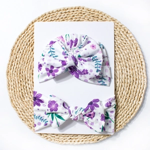 Ensemble bonnet turban et bandeau pour bébé avec imprimé floral violet sur tissu côtelé