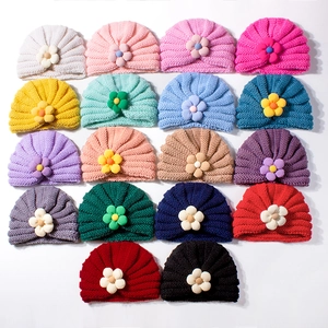 Berretti a turbante in maglia per neonati con fiore 3D in 18 colori per l'autunno