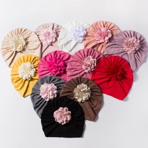 Set di cappellini a turbante per neonati con grandi fiori in tessuto in vari colori