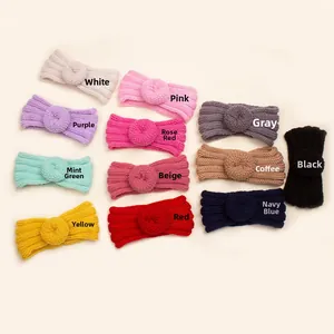 Mise en page matricielle de 11 bandeaux bébé en tricot côtelé avec détails de fleurs donut