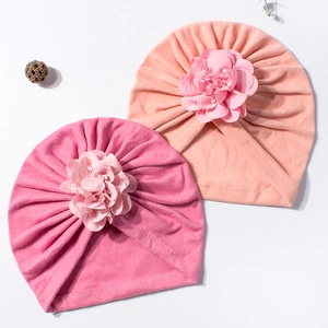 Set di 2 turbanti per neonata con grandi fiori a pieghe in rosa scuro e rosa carne