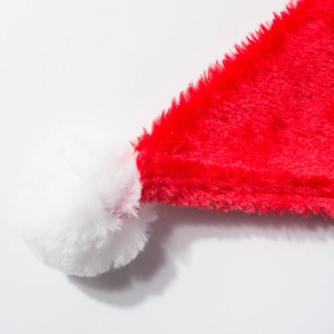 Bonnet de Noël premium en peluche pour enfants avec tissu rouge doux et détail pompon blanc