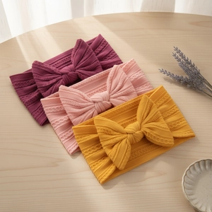 Lot de trois bandeaux pour bébé en nylon doux avec grands nœuds violet, rose et jaune