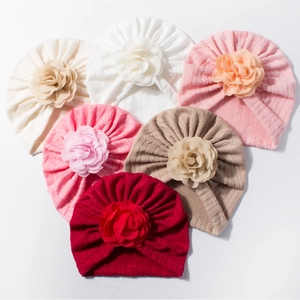 Lot de six turbans pour bébés avec texture en tricot et grandes fleurs en tissu 3D