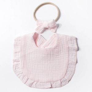 Set bavaglino e fascia neonata rosa in cotone con bordi a volant e tessuto in mussola