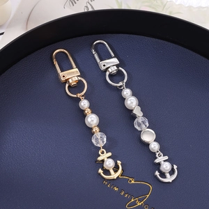 Porte-clés ancre à la mode avec perles et perles de cœur en finitions or et argent