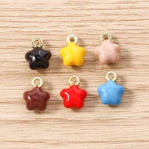 Ensemble de pendentifs en forme d'étoile colorés pour bijoux avec anneaux dorés