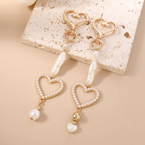 Elegant heart-shaped pearl keychain with golden hollow heart frame and baroque pearl charms