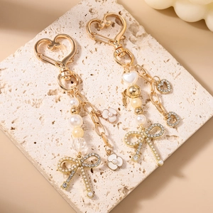 Set portachiavi dorati eleganti con ciondoli a cuore e perle per borse da donna